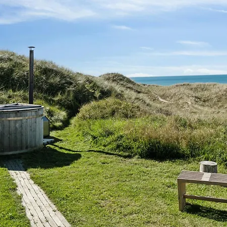 Vakantiehuis Retro With Sea View At Tornby