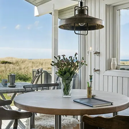 Tatil Evi Retro With Sea View At Tornby *